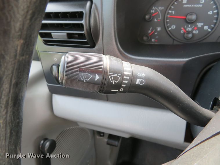 image for item DI2142 2005 Ford F350 Super Duty XL  utility bed pickup truck