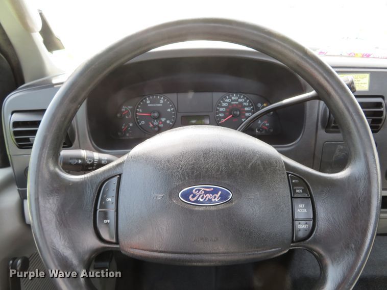 image for item DI2142 2005 Ford F350 Super Duty XL  utility bed pickup truck