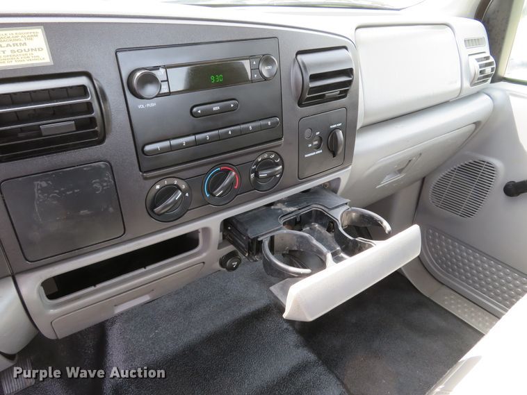 image for item DI2142 2005 Ford F350 Super Duty XL  utility bed pickup truck