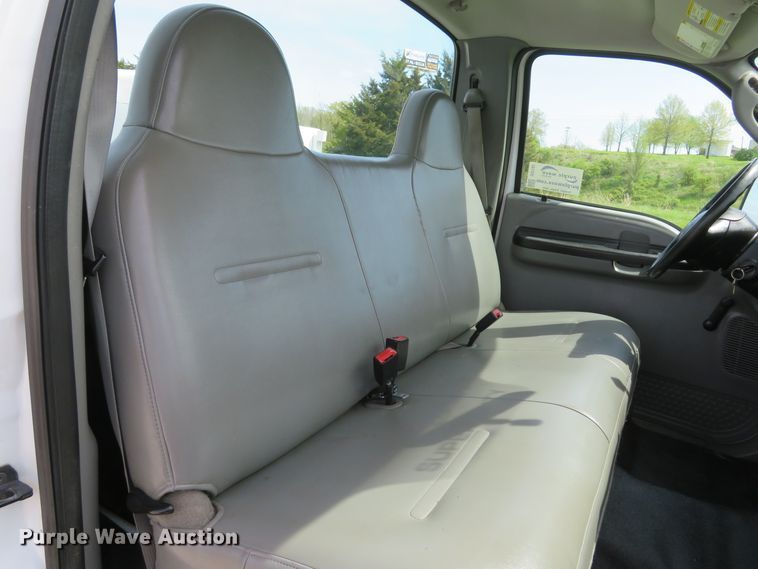 image for item DI2142 2005 Ford F350 Super Duty XL  utility bed pickup truck