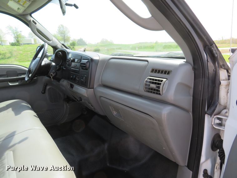 image for item DI2142 2005 Ford F350 Super Duty XL  utility bed pickup truck