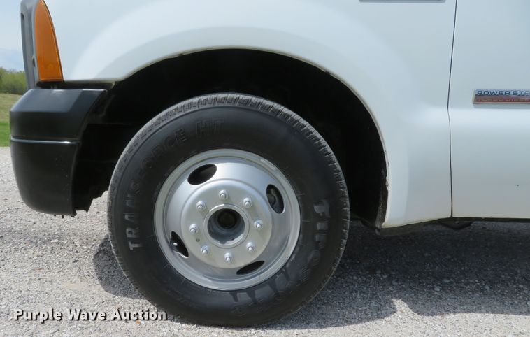 image for item DI2142 2005 Ford F350 Super Duty XL  utility bed pickup truck