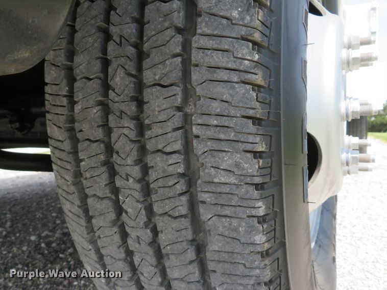 image for item DI2142 2005 Ford F350 Super Duty XL  utility bed pickup truck