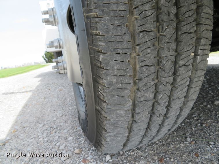 image for item DI2142 2005 Ford F350 Super Duty XL  utility bed pickup truck