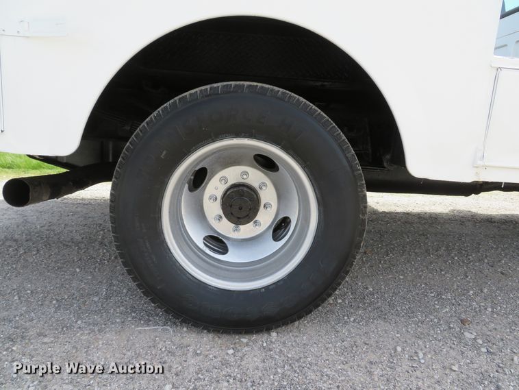 image for item DI2142 2005 Ford F350 Super Duty XL  utility bed pickup truck