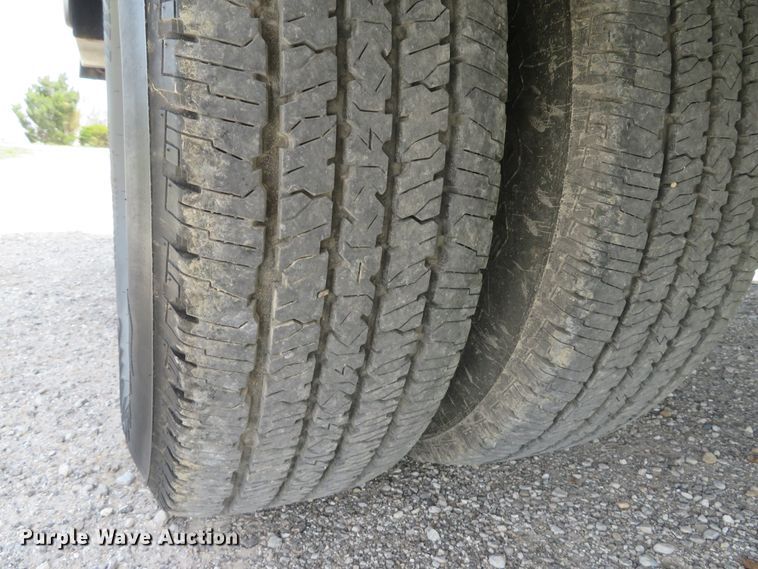 image for item DI2142 2005 Ford F350 Super Duty XL  utility bed pickup truck