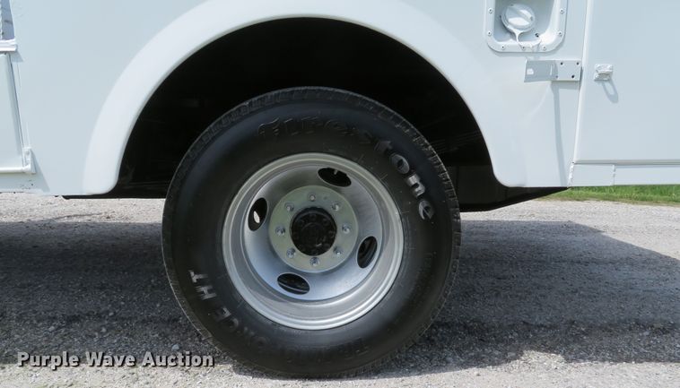 image for item DI2142 2005 Ford F350 Super Duty XL  utility bed pickup truck