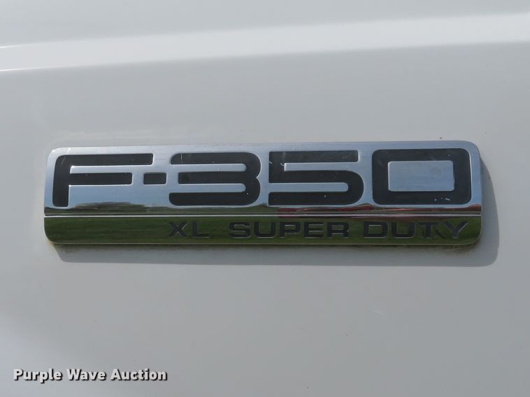 image for item DI2142 2005 Ford F350 Super Duty XL  utility bed pickup truck