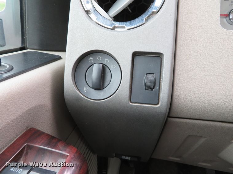 image for item DI2147 2008 Ford F350 Super Duty Lariat  Crew Cab pickup truck