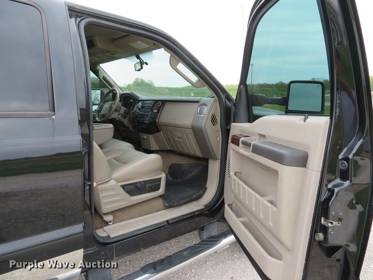 image for item DI2147 2008 Ford F350 Super Duty Lariat  Crew Cab pickup truck