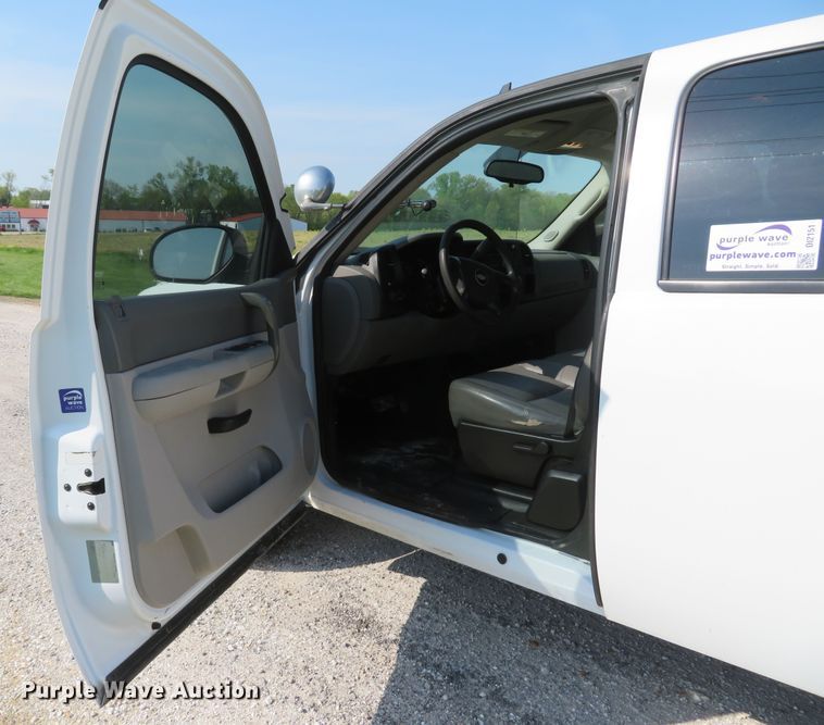 image for item DI2151 2009 Chevrolet Silverado 1500  Ext. Cab kennel bed pickup truck