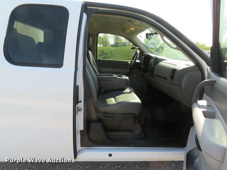 image for item DI2151 2009 Chevrolet Silverado 1500  Ext. Cab kennel bed pickup truck