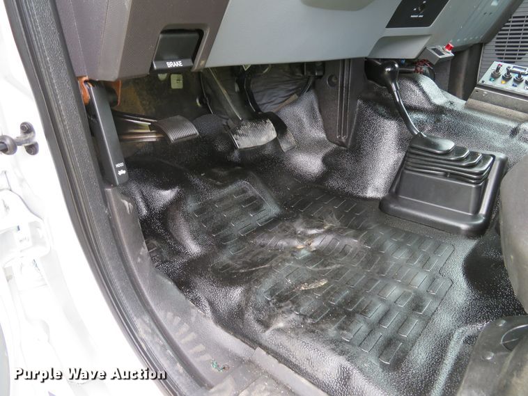 image for item DI2152 2012 Ford F550 Super Duty XL SuperCab utility bed truck