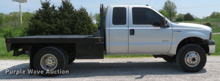 image for item DI2154 2007 Ford F350 Super Duty XLT  SuperCab flatbed pickup truck
