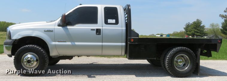 image for item DI2154 2007 Ford F350 Super Duty XLT  SuperCab flatbed pickup truck