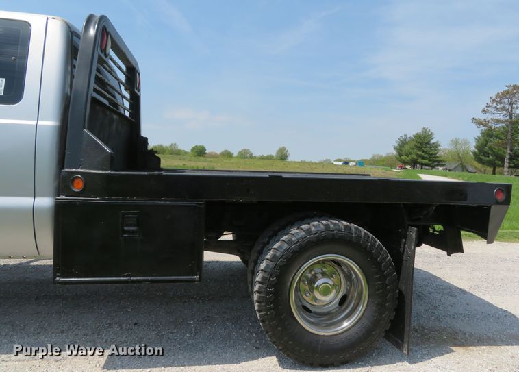 image for item DI2154 2007 Ford F350 Super Duty XLT  SuperCab flatbed pickup truck