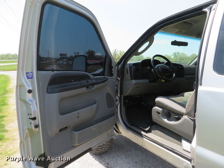 image for item DI2154 2007 Ford F350 Super Duty XLT  SuperCab flatbed pickup truck