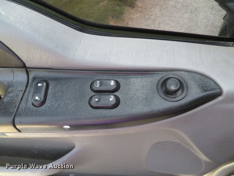 image for item DI2154 2007 Ford F350 Super Duty XLT  SuperCab flatbed pickup truck