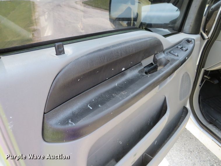 image for item DI2154 2007 Ford F350 Super Duty XLT  SuperCab flatbed pickup truck