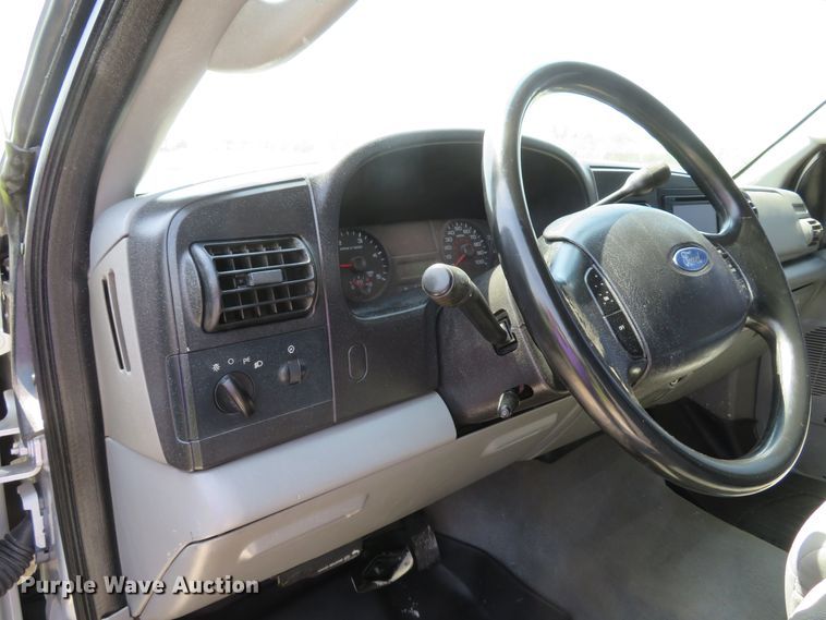 image for item DI2154 2007 Ford F350 Super Duty XLT  SuperCab flatbed pickup truck