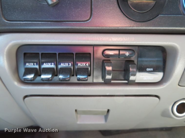 image for item DI2154 2007 Ford F350 Super Duty XLT  SuperCab flatbed pickup truck