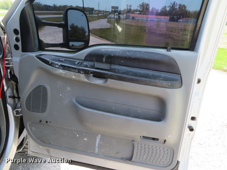 image for item DI2154 2007 Ford F350 Super Duty XLT  SuperCab flatbed pickup truck