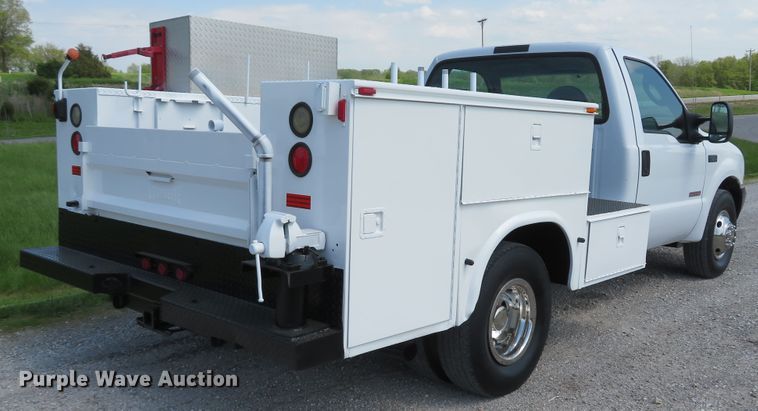 image for item DI2158 2004 Ford F350 Super Duty XL  utility bed pickup truck