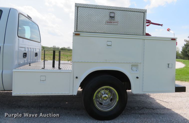 image for item DI2158 2004 Ford F350 Super Duty XL  utility bed pickup truck