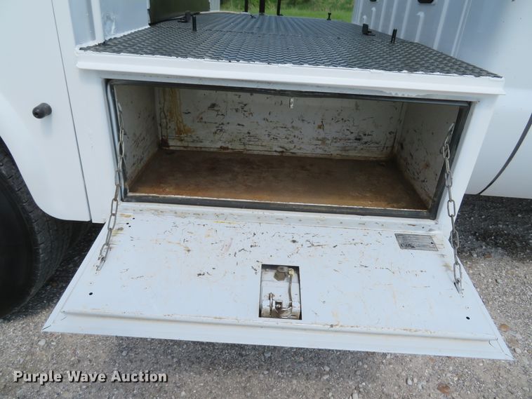 image for item DI2158 2004 Ford F350 Super Duty XL  utility bed pickup truck
