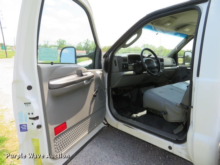 image for item DI2158 2004 Ford F350 Super Duty XL  utility bed pickup truck