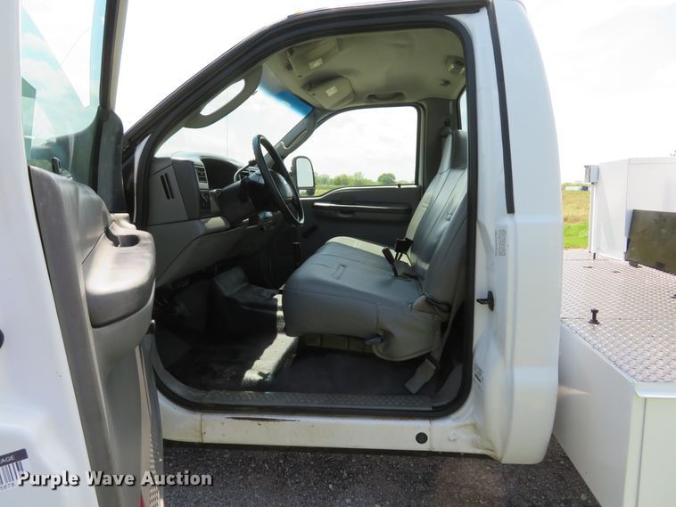 image for item DI2158 2004 Ford F350 Super Duty XL  utility bed pickup truck