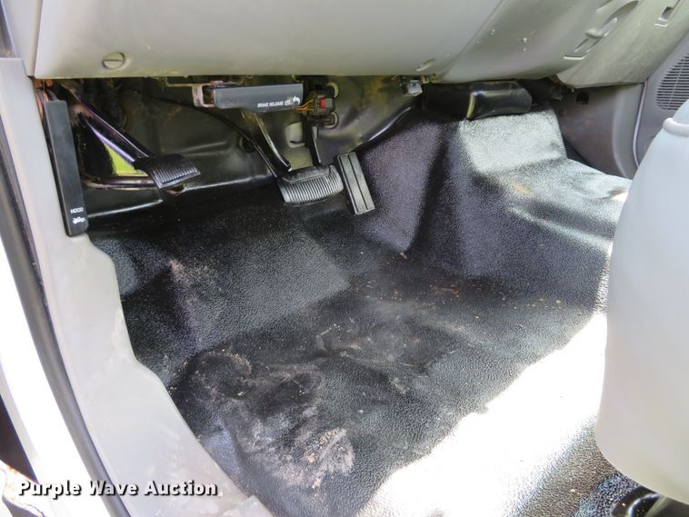 image for item DI2158 2004 Ford F350 Super Duty XL  utility bed pickup truck