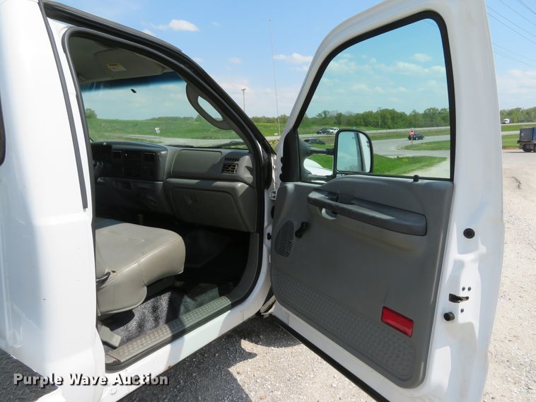 image for item DI2158 2004 Ford F350 Super Duty XL  utility bed pickup truck