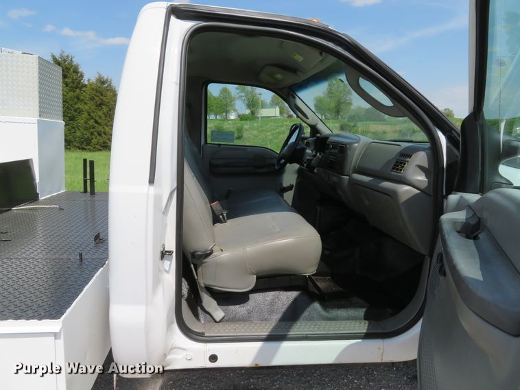 image for item DI2158 2004 Ford F350 Super Duty XL  utility bed pickup truck