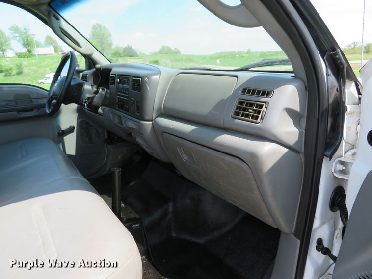 image for item DI2158 2004 Ford F350 Super Duty XL  utility bed pickup truck