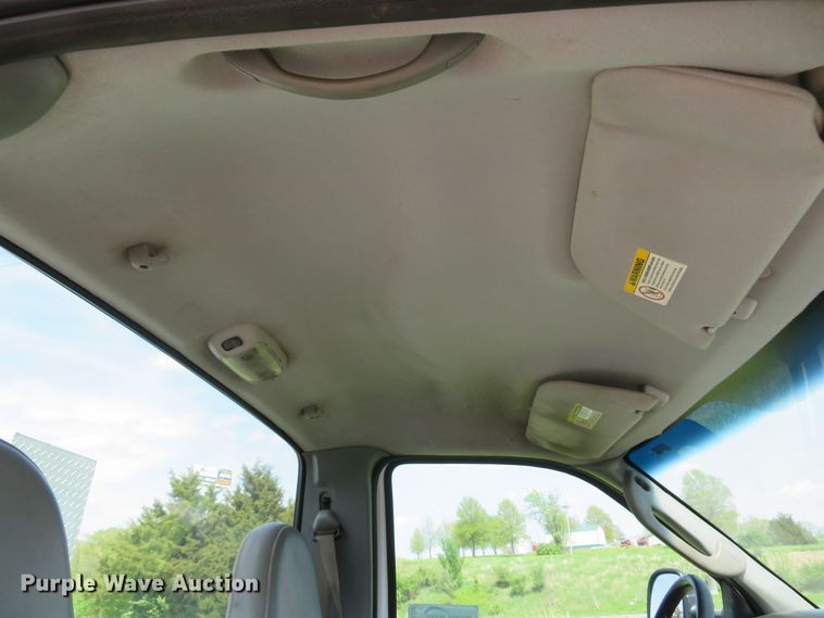 image for item DI2158 2004 Ford F350 Super Duty XL  utility bed pickup truck