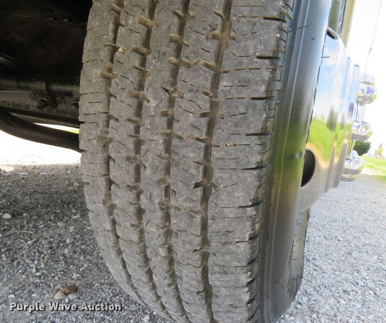 image for item DI2158 2004 Ford F350 Super Duty XL  utility bed pickup truck