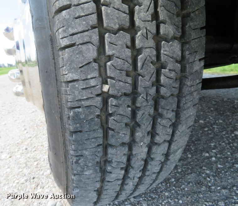 image for item DI2158 2004 Ford F350 Super Duty XL  utility bed pickup truck