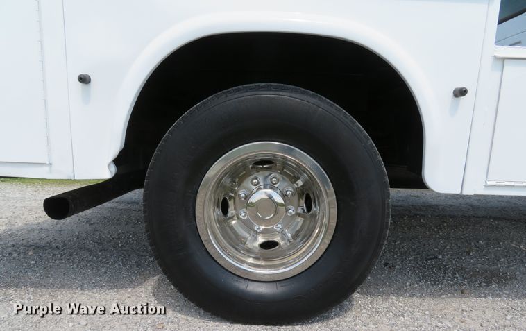 image for item DI2158 2004 Ford F350 Super Duty XL  utility bed pickup truck