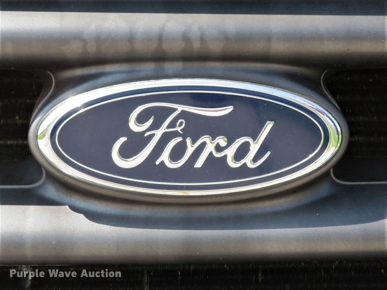 image for item DI2158 2004 Ford F350 Super Duty XL  utility bed pickup truck