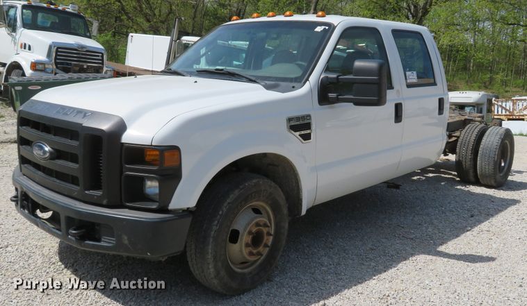 image for item DI2162 2008 Ford F350 Super Duty XL  Crew Cab pickup truck cab and chassis