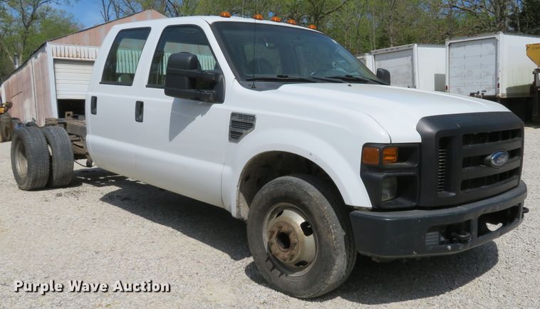 image for item DI2162 2008 Ford F350 Super Duty XL  Crew Cab pickup truck cab and chassis