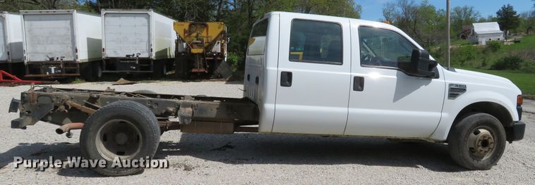image for item DI2162 2008 Ford F350 Super Duty XL  Crew Cab pickup truck cab and chassis