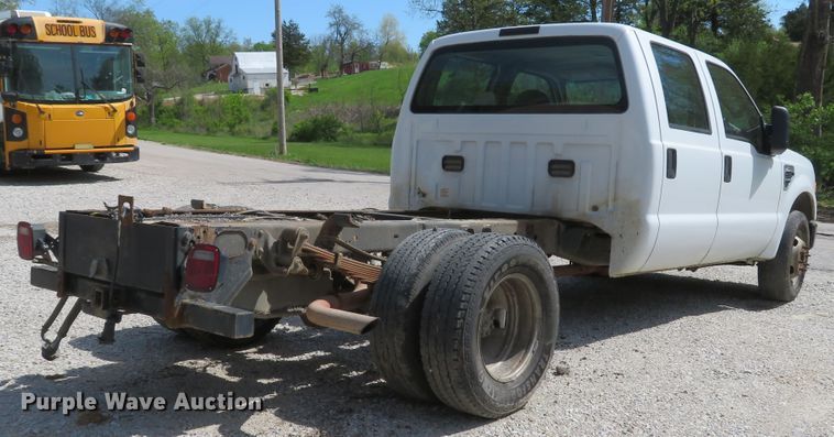image for item DI2162 2008 Ford F350 Super Duty XL  Crew Cab pickup truck cab and chassis