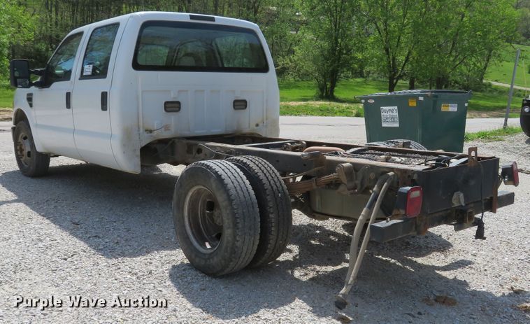 image for item DI2162 2008 Ford F350 Super Duty XL  Crew Cab pickup truck cab and chassis