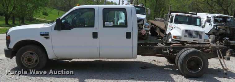 image for item DI2162 2008 Ford F350 Super Duty XL  Crew Cab pickup truck cab and chassis