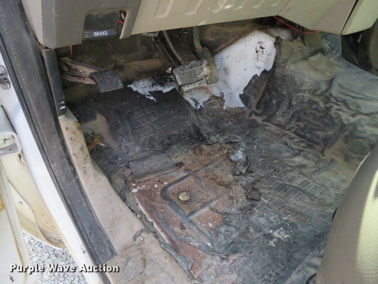 image for item DI2162 2008 Ford F350 Super Duty XL  Crew Cab pickup truck cab and chassis