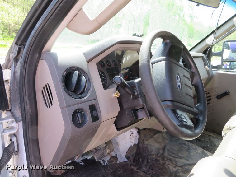 image for item DI2162 2008 Ford F350 Super Duty XL  Crew Cab pickup truck cab and chassis