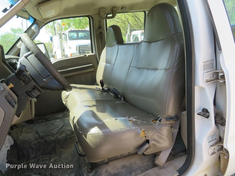 image for item DI2162 2008 Ford F350 Super Duty XL  Crew Cab pickup truck cab and chassis