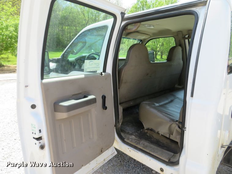 image for item DI2162 2008 Ford F350 Super Duty XL  Crew Cab pickup truck cab and chassis